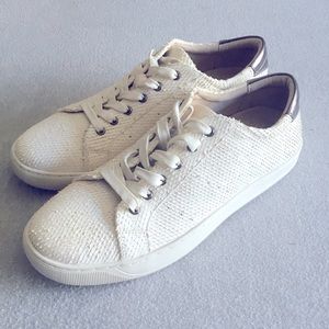 Vaneli Women's Sport Katia White Scale Sneakers, NWT size 7.5